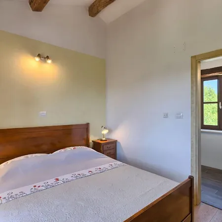 Authentic Bani - Four Bedroom With Pool Livade