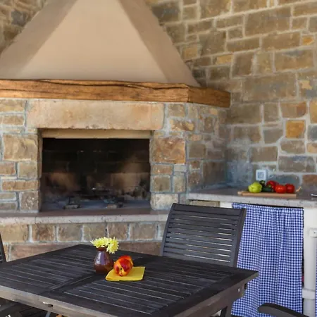 Villa Authentic Bani - Four Bedroom With Pool *