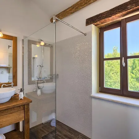 Authentic Bani - Four Bedroom With Pool 빌라