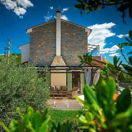 Villa Authentic Bani - Four Bedroom With Pool Livade