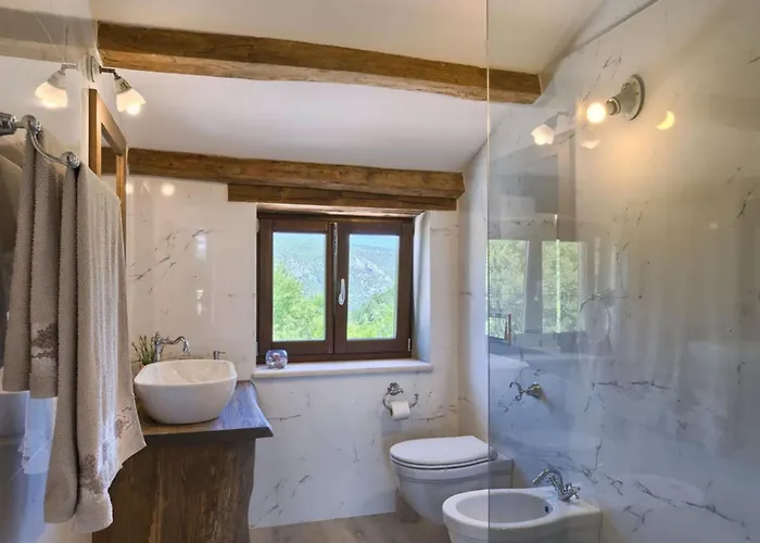 Authentic Bani - Four Bedroom With Pool Vila *
