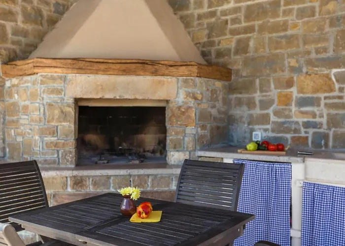 Vila Authentic Bani - Four Bedroom With Pool *