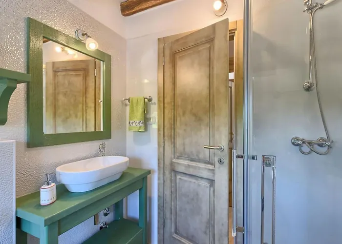Vila Authentic Bani - Four Bedroom With Pool Livade