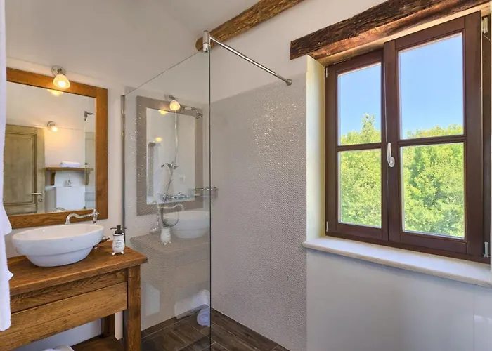 Authentic Bani - Four Bedroom With Pool Vila