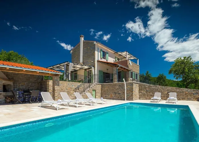 Vila Authentic Bani - Four Bedroom With Pool *