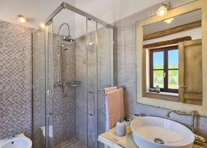 Vila Authentic Bani - Four Bedroom With Pool Livade
