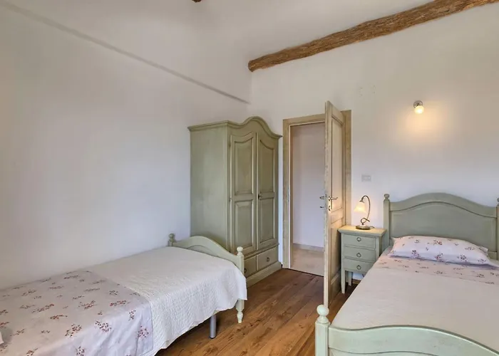Vila Authentic Bani - Four Bedroom With Pool