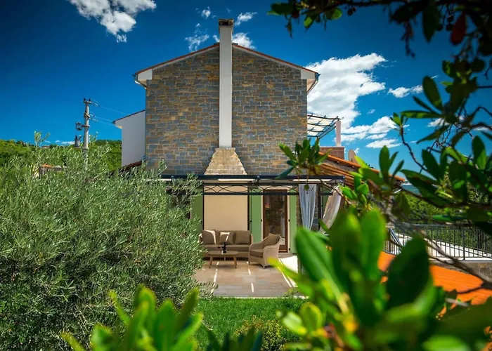 Vila Authentic Bani - Four Bedroom With Pool Livade