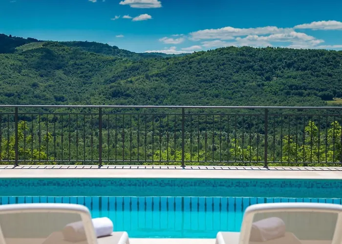 Vila Authentic Bani - Four Bedroom With Pool