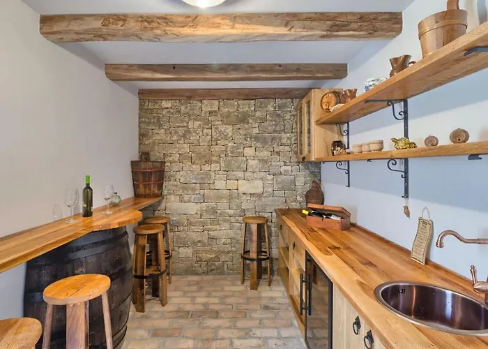 Authentic Bani - Four Bedroom With Pool Vila *